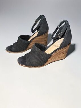 Vince Camuto Black Scalloped Ankle-Strap Wedge Sandals